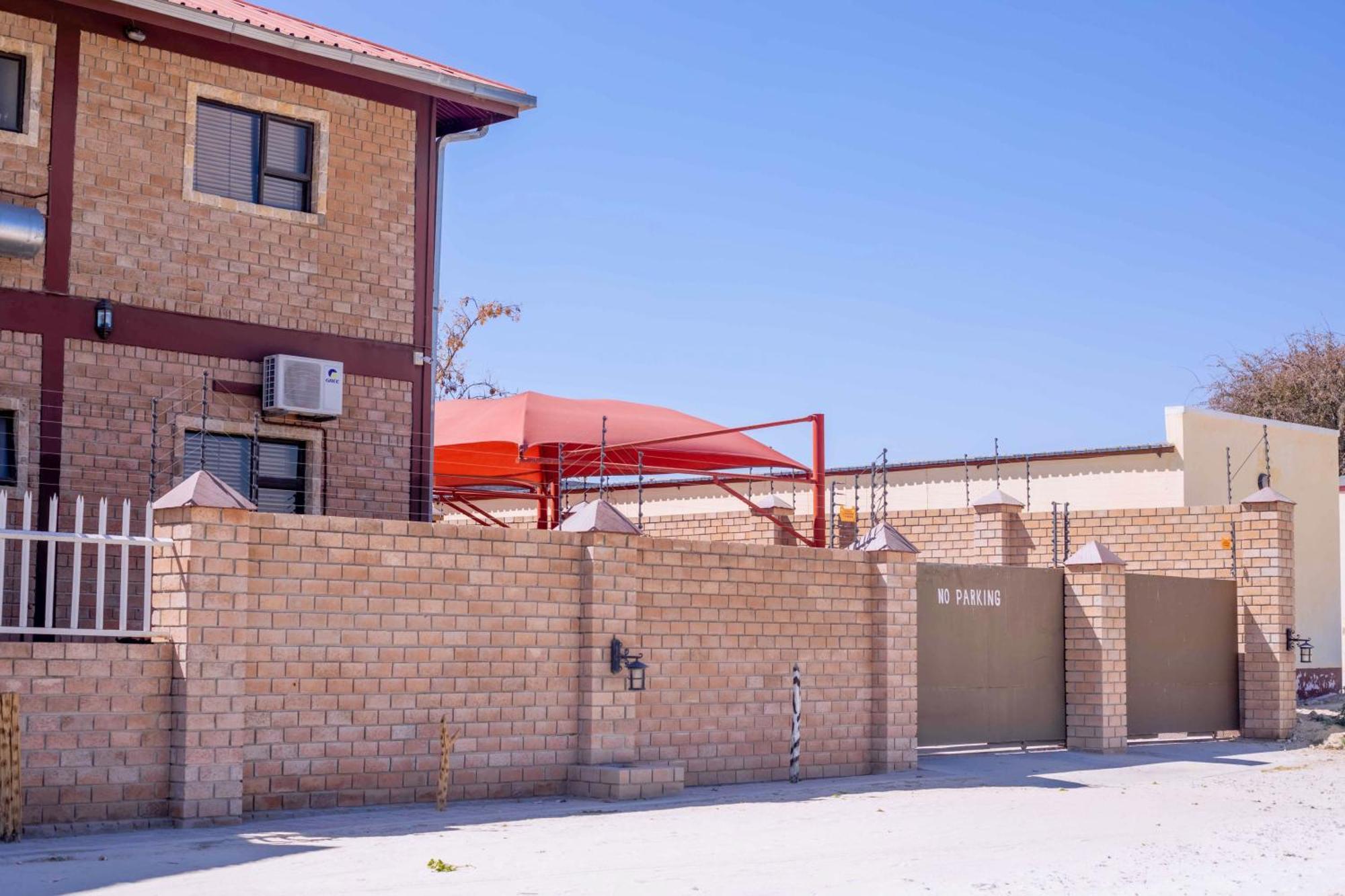Road House Guest House Omuthiya Exterior foto